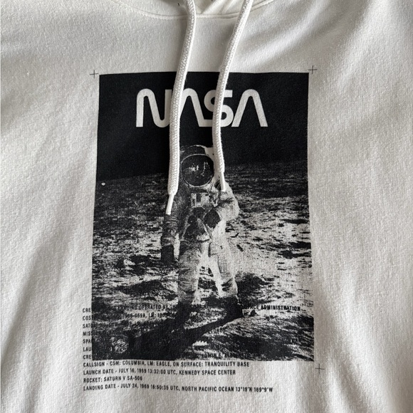 Old Navy - White NASA Graphic Hoodie for Men
Size - XXL - Picture 4 of 8